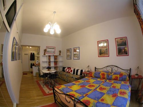 Pragues Rainbow Guest House Екстер'єр фото
