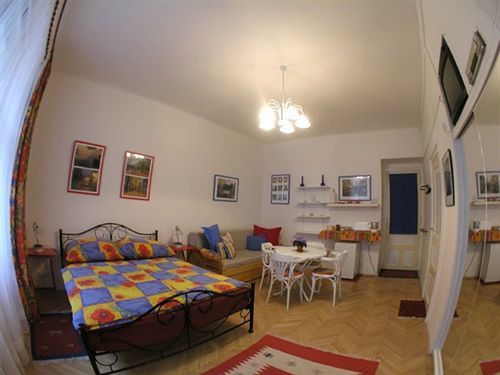 Pragues Rainbow Guest House Екстер'єр фото