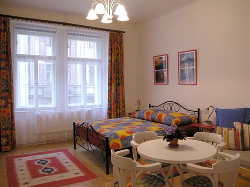 Pragues Rainbow Guest House Екстер'єр фото
